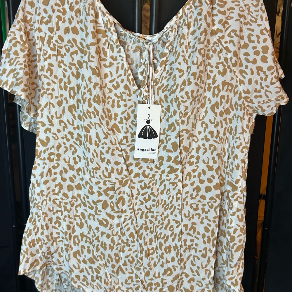 Angashon Cream and Tan Tie Front Relaxed Blouse